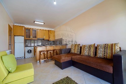 Apartamento T1 à venda na Rua Canas