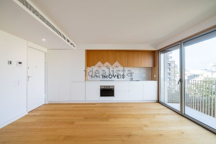 Arrendamento de apartamento T2 na Praça da Rainha Dona Amélia