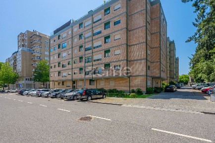 Arrendamento de apartamento T3 na Alameda da Granja, 121