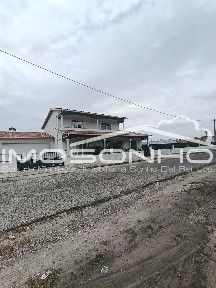 Moradia independente à venda na Garcia - Pilado - Pero Neto