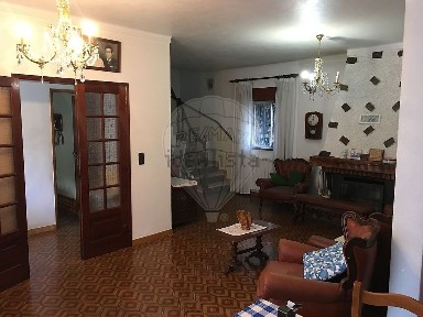 Moradia independente à venda na Rua da Vidoeira