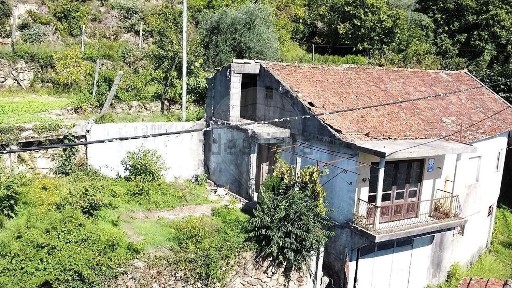 Moradia independente à venda em Valadares