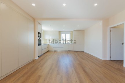 Apartamento T3 à venda na Rua Diogo Cão, 53