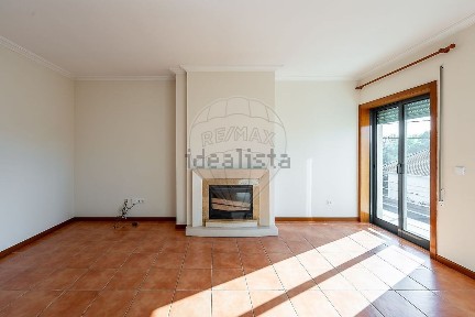 Apartamento T2 à venda na Rua Cértima
