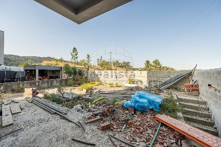 Moradia geminada à venda na Rua do Labriosque s/n