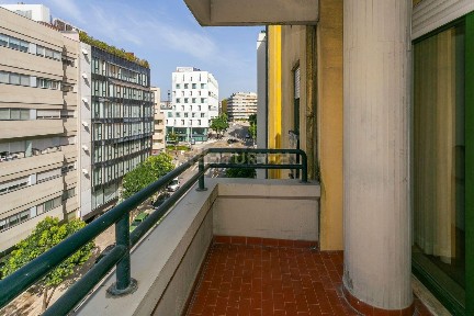 Apartamento T1 à venda na Rua de Júlio Dinis, 560