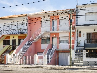 Andar de moradia à venda na Avenida Vale de Milhaços