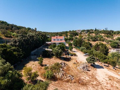 Casa ou moradia à venda em Santa Bárbara de Nexe