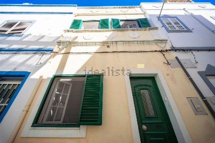 Moradia independente à venda na Baixa