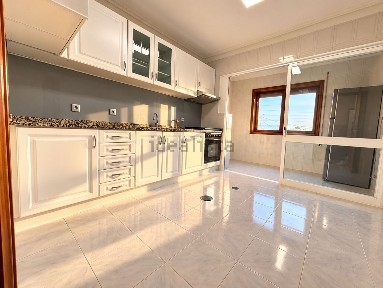Apartamento T3 à venda na Rua Corujeiras