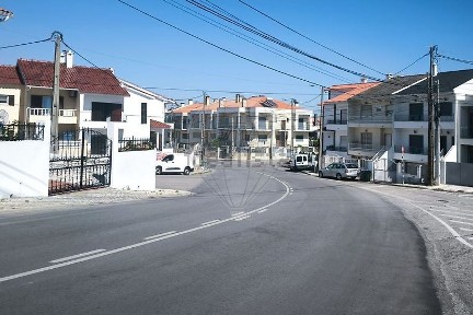 Moradia independente à venda no Vale de Milhaços