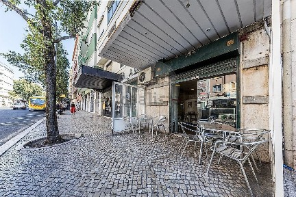 Espaço comercial à venda na Avenida Infante Santo