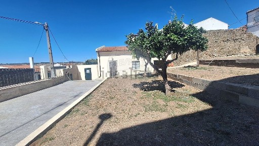 Moradia independente à venda na Travessa das Escolas