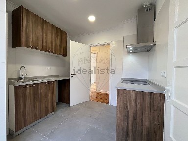 Arrendamento de apartamento T2 na Rua Jacinto Nunes