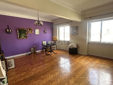 Arrendamento de apartamento T3 na Rua Coelho da Rocha, 115