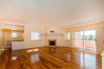 Arrendamento de apartamento T3 na Rua Carlos de Oliveira, 4