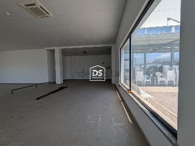Arrendamento de espaço comercial na Rua a Lote 34