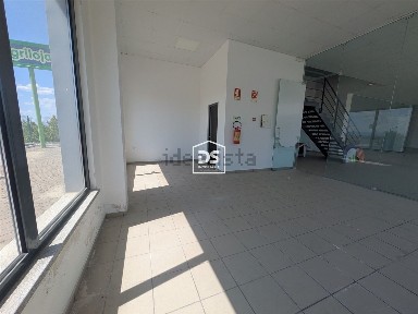 Arrendamento de espaço comercial na Rua a Lote 34
