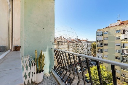 Apartamento T2 à venda na Rua Maria Pimentel Montenegro