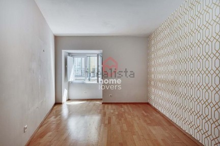 Apartamento T2 à venda na Praça Luís de Camões