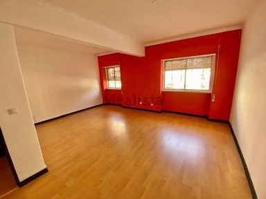 Apartamento T1 à venda no Centro de Queluz