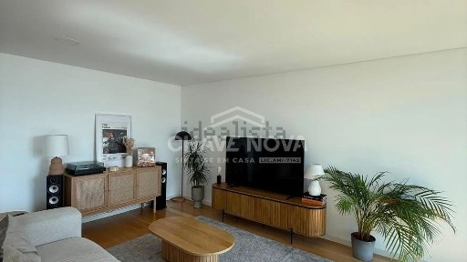 Arrendamento de apartamento T3 na Rua Firmino Oliveira Gomes