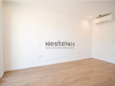 Apartamento T3 à venda na Avenida António José de Almeida s/n
