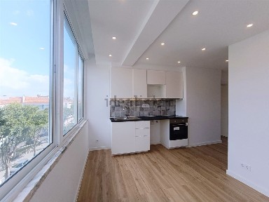 Apartamento T2 à venda na Avenida Padre Bartolomeu de Gusmão