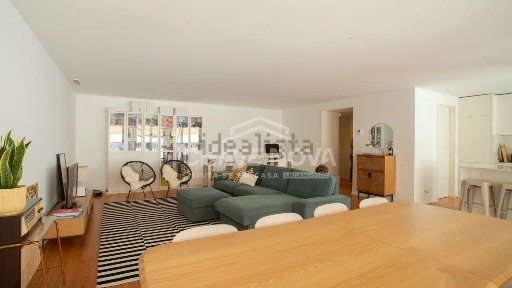 Apartamento T3 à venda no Largo José dos Santos Lessa