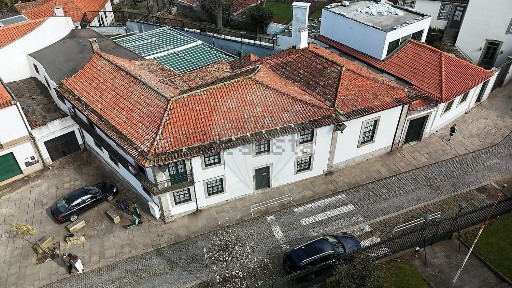 Moradia independente à venda na Rua Doutor José Ventura