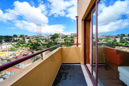 Duplex à venda na Calçada das Virtudes
