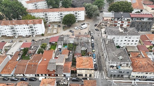 Moradia independente à venda na Rua Doutor Pedro de Sousa