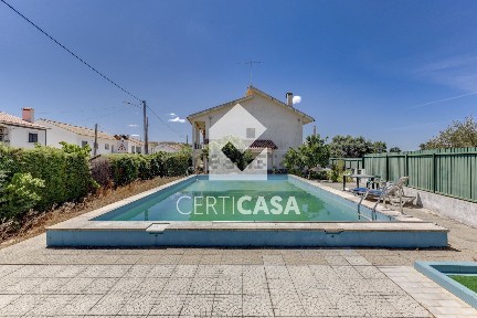 Moradia geminada à venda na Rua Cidade D'Agen