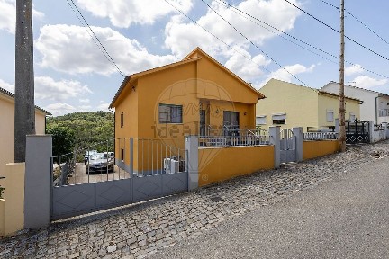 Moradia independente à venda em Além da Ribeira e Pedreira