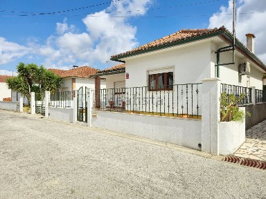 Moradia independente à venda em Riachos