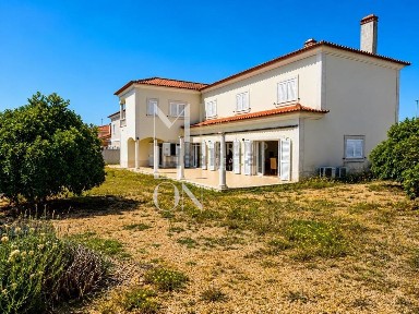 Casa ou moradia à venda na Rua Azinhaga Vale De Vidro