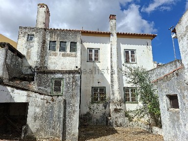 Moradia independente à venda em São Facundo e Vale das Mós
