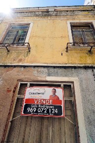 Moradia em banda à venda na Rua Maria de Lurdes Pintassilgo, 17