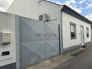 Moradia independente à venda na Rua da Estalagem