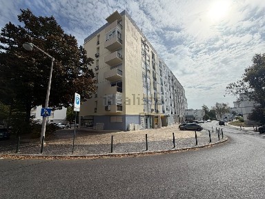 Apartamento T3 à venda na Rua General Silva Freire
