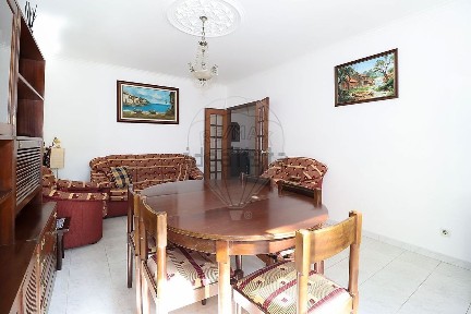 Apartamento T2 à venda na Rua António Correia de Oliveira
