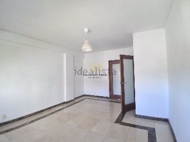 Arrendamento de apartamento T3 na Rua Banda Marcial de Gueifães