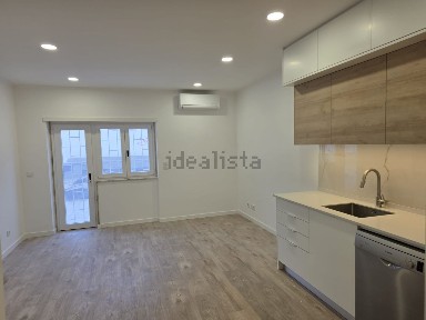 Arrendamento de apartamento T2 na Rua Miguel Pais, 48