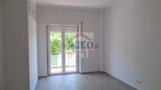 Arrendamento de apartamento T1 em Nova Oeiras - Quinta das Palmeiras