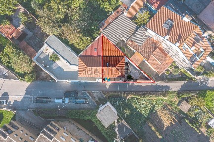 Moradia independente à venda na Rua Nova de Tourais, 426