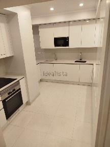Arrendamento de apartamento T4 no Campo Pequeno