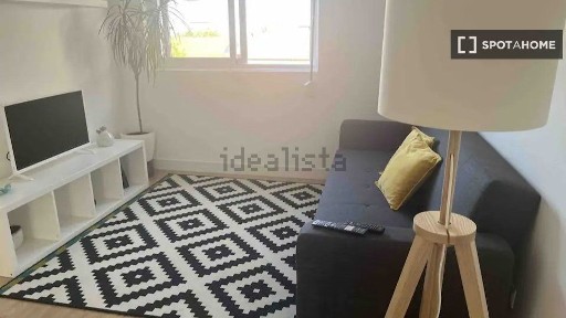 Arrendamento de apartamento T0 na Rua Cândido de Oliveira