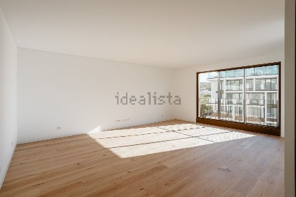 Arrendamento de apartamento T2 na Avenida Gomes Pereira, 33