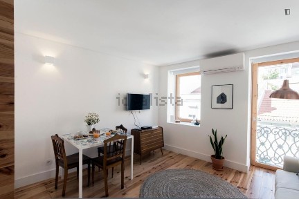 Arrendamento de apartamento T1 na Rua do Vale de Santo António
