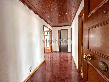 Arrendamento de apartamento T4 na Avenida do Brasil